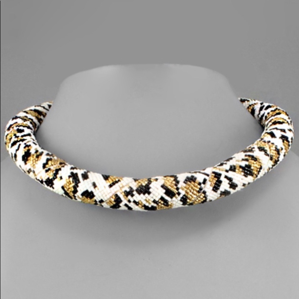 Beaded collar necklace